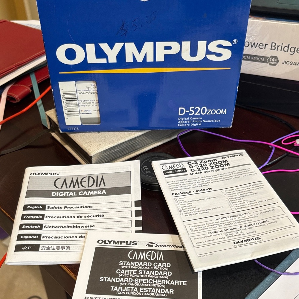 Olympus Camedia D-520 Zoom with Manuals